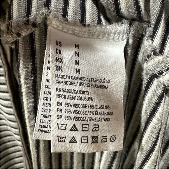 BUNDLE 2 Women’s Tops Medium - Picture 5 of 12